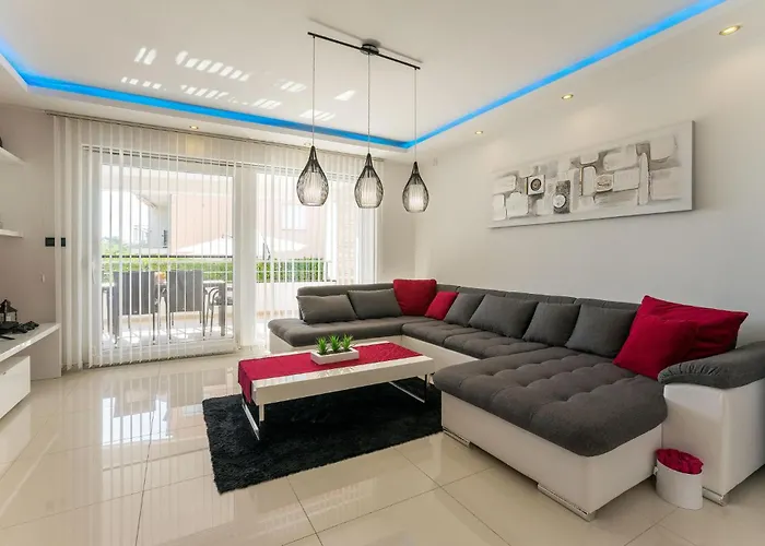 Stunning Home In Zaton
