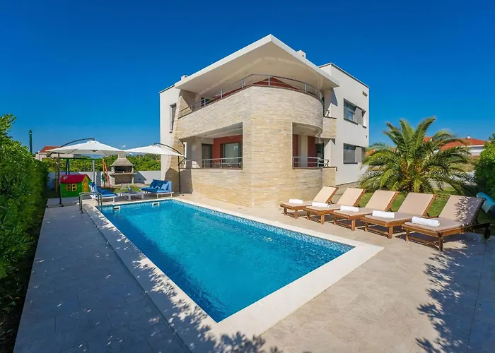Stunning Home In Zaton