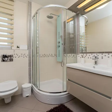 Amazing In With Heated Swimming Pool 度假居 扎顿